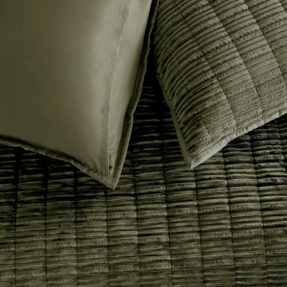 Elegant King Plush Velvet Quilt - Striped Channel Stitch