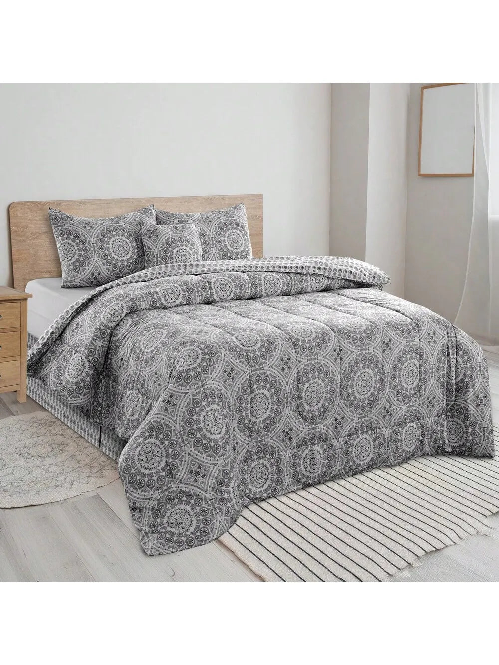 Reversible 5pc Printed Comforter Set, Inc. 1 Comforter, 2 Pillow Shams