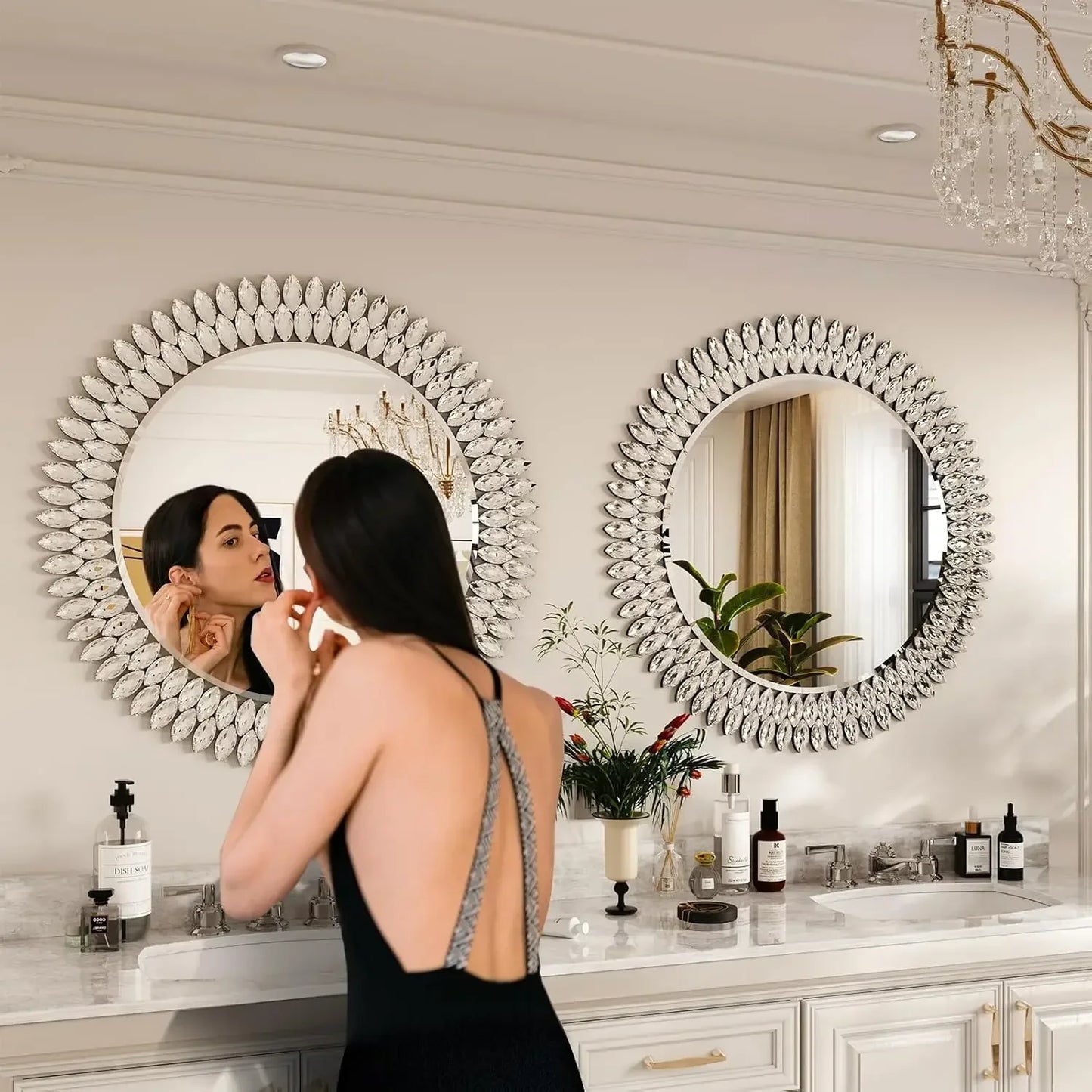 26" Round, Beveled Diamond Jeweled Mirror