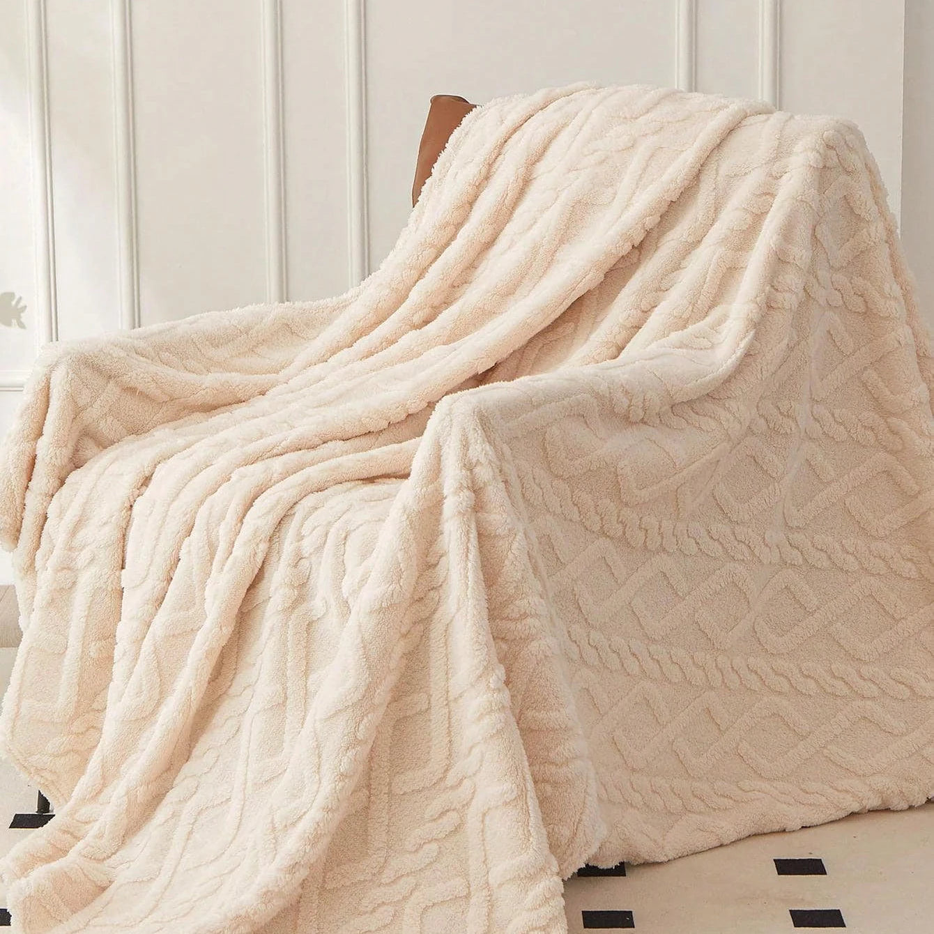 1pc Single-Layer Coral Fleece Blanket, Lightweight & Multi-Purpose
