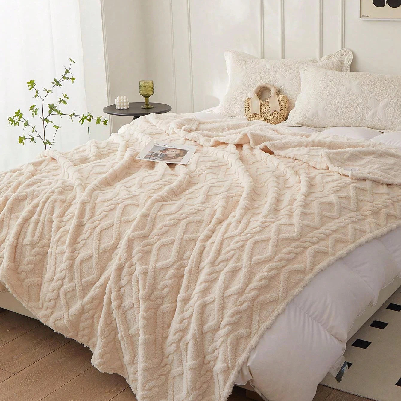 1pc Single-Layer Coral Fleece Blanket, Lightweight & Multi-Purpose