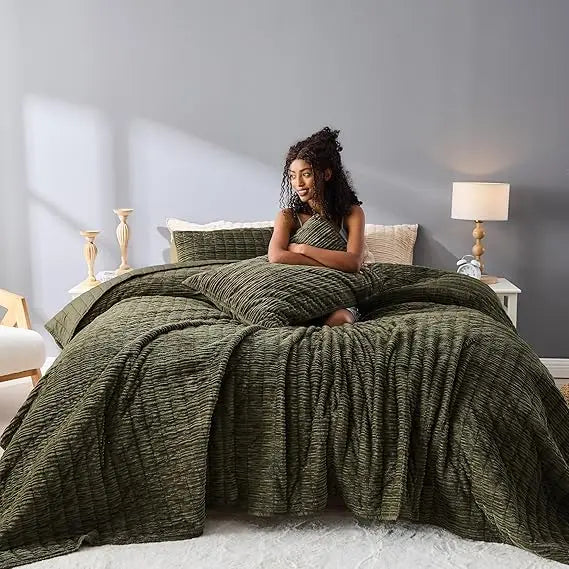 Elegant King Plush Velvet Quilt - Striped Channel Stitch
